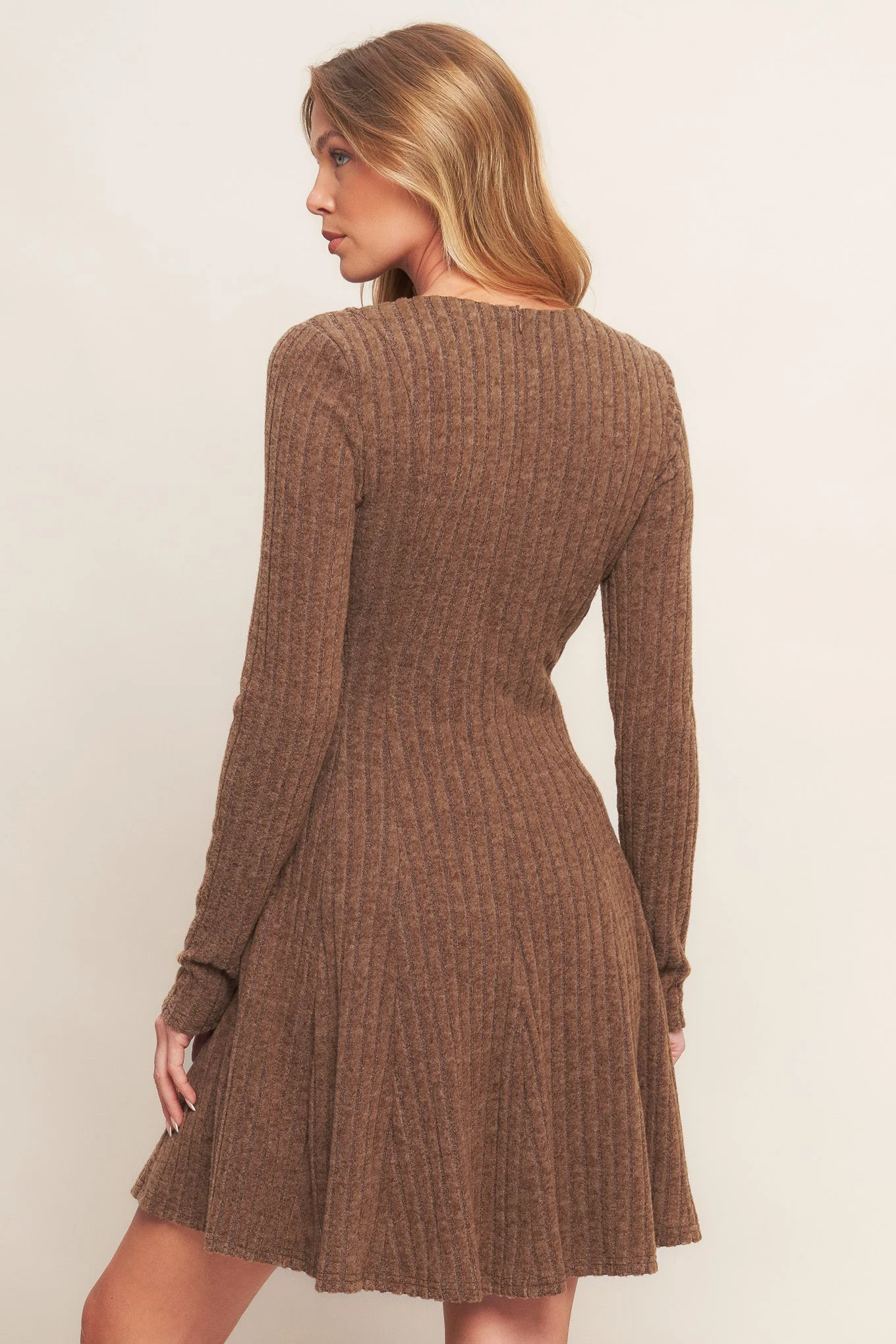 AUTUMN COFFEE DATE - BROWN KNIT MINI DRESS - Image 5