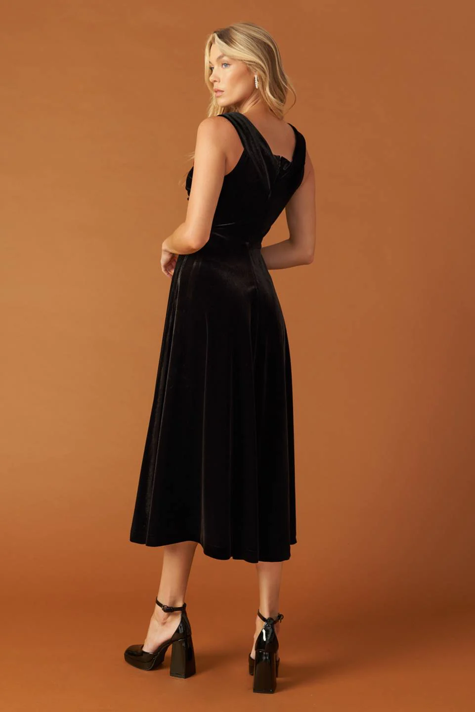 BE THERE FOR YOU VELVET MIDI DRESS - Image 3