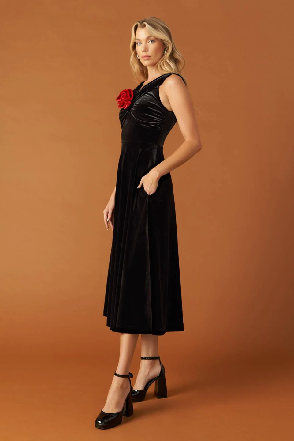 BE THERE FOR YOU VELVET MIDI DRESS - Image 4