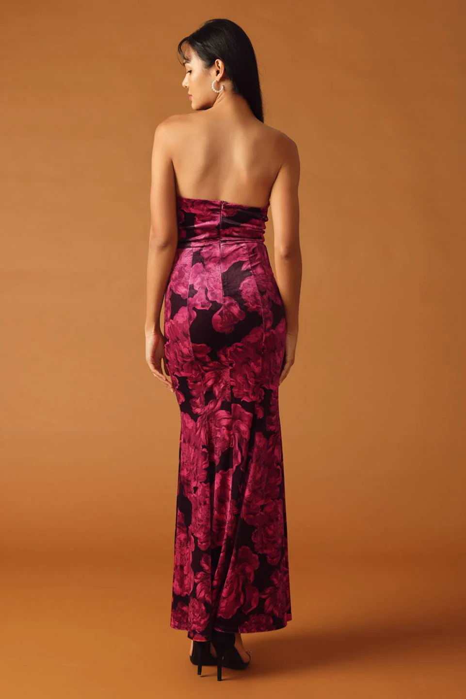 BERRY FLORAL STRAPLESS VELVET MAXI DRESS - Image 5