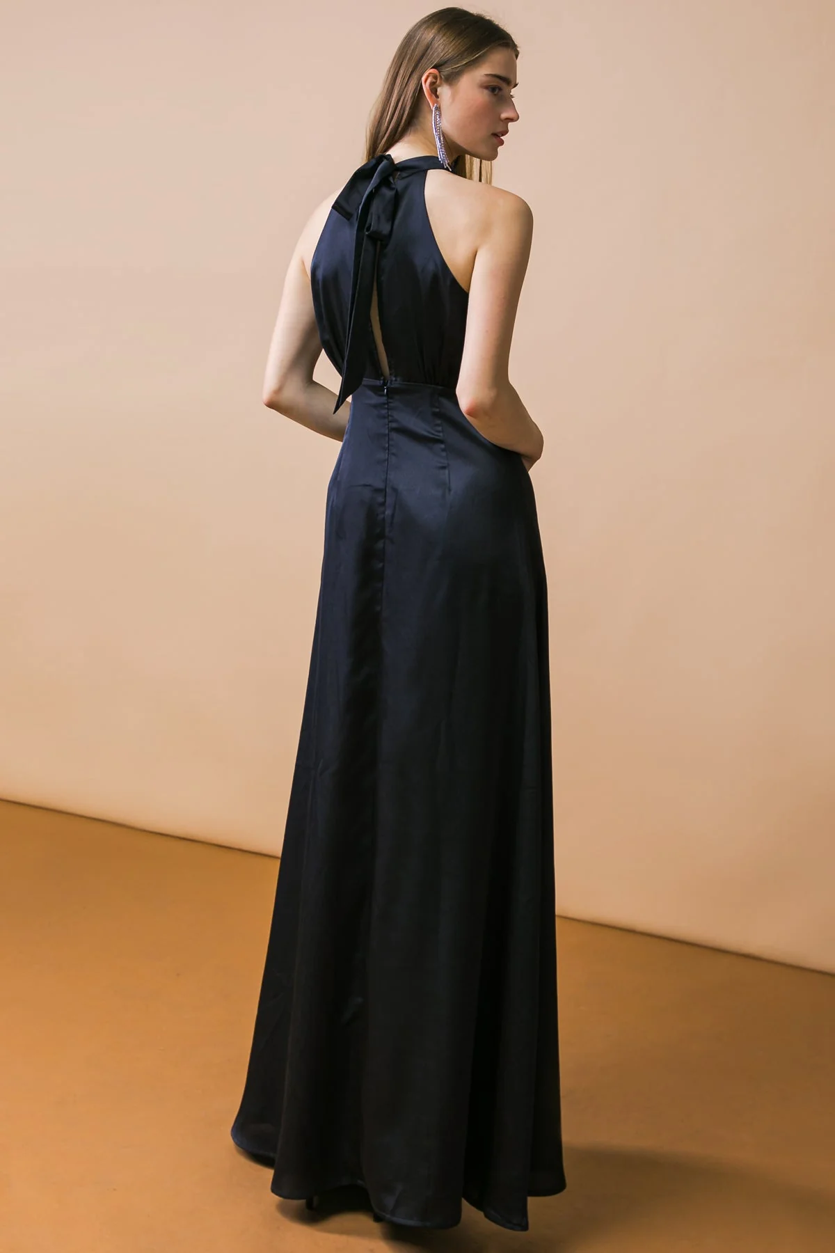 LOOKBOOK FAVORITE - HALTER MAXI DRESS - Image 4