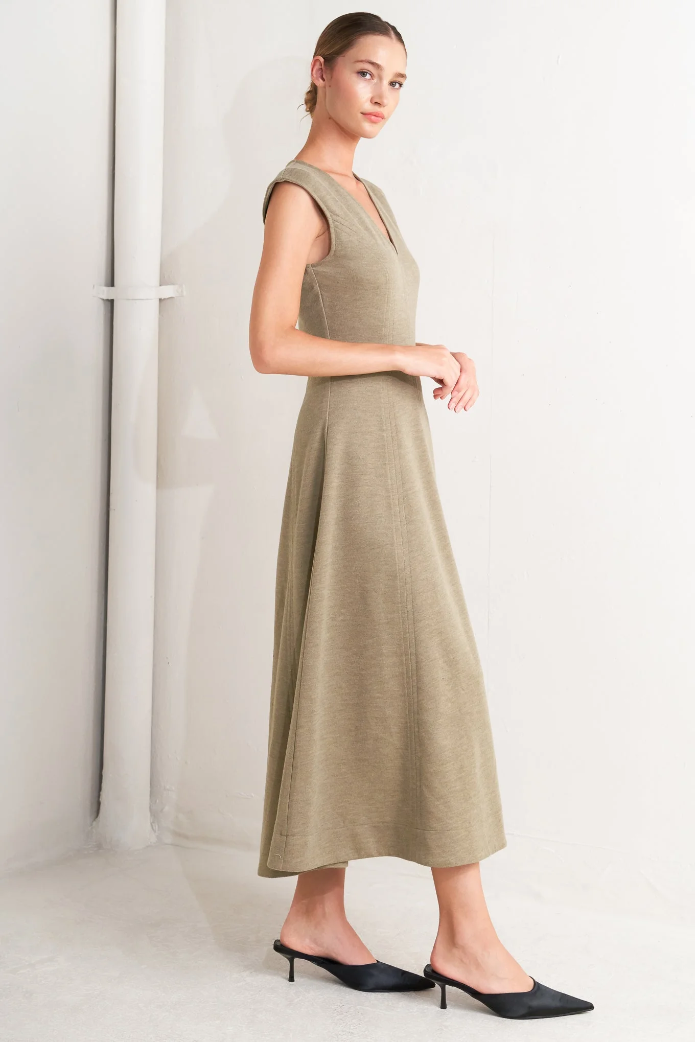 SOPHISTICATED SIMPLICITY MOCHA KNIT MIDI DRESS - Image 3