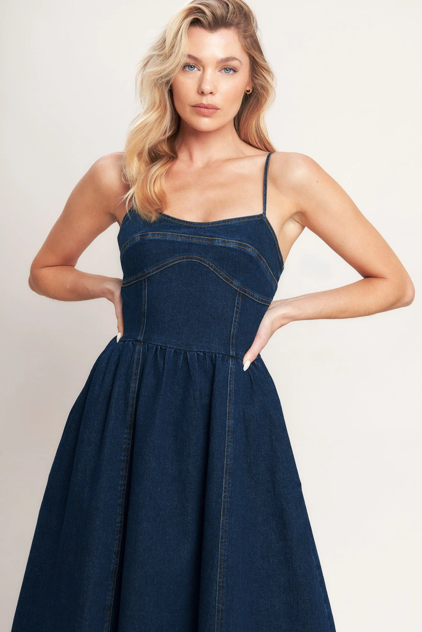 THE EVERYDAY ICON DENIM MIDI DRESS - Image 6